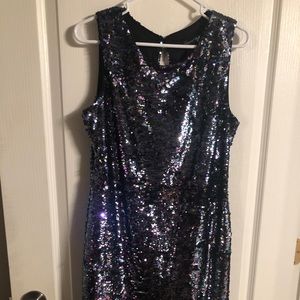 Fully sequined cocktail dress